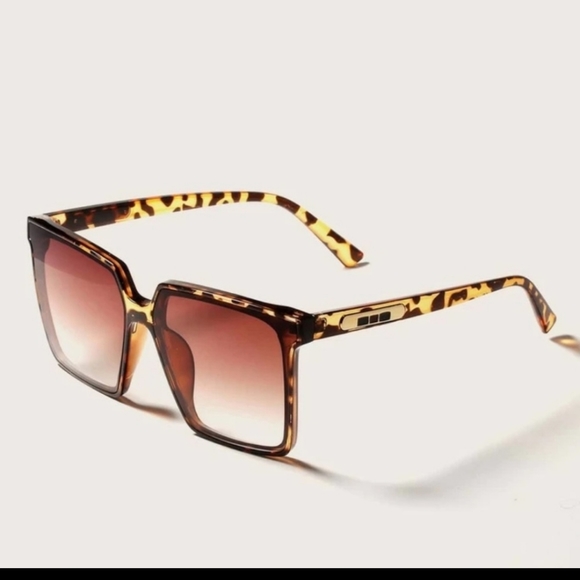 Oversized square Leopard print sunglasses - Picture 2 of 6